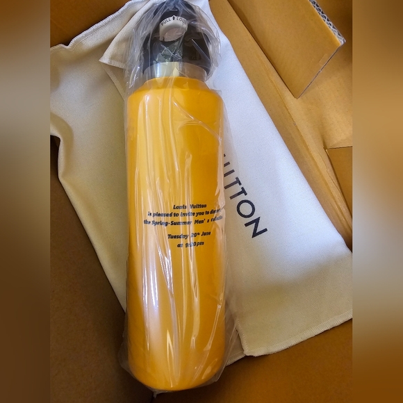 LV Vacuum bottle VIP gift - Picture 3 of 11